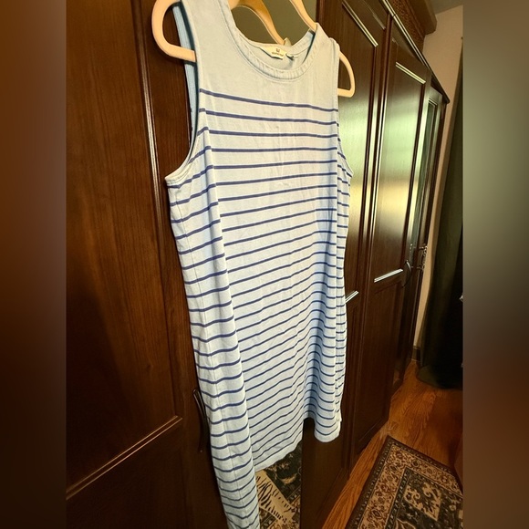 Vineyard Vines Dresses & Skirts - Vineyard Vines Light Blue and Navy Striped Sleeveless Dress